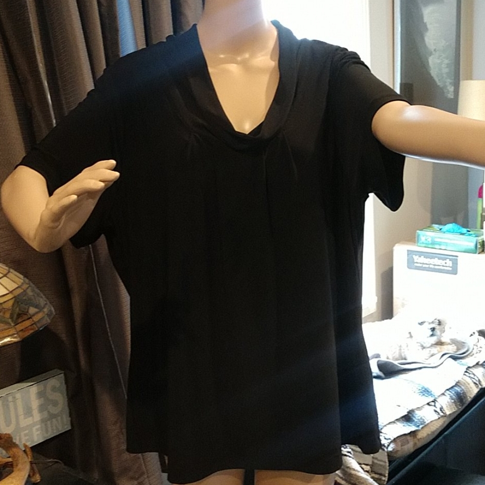 5 For 25.00/Plus sz. Cute top! EUC, 1X
